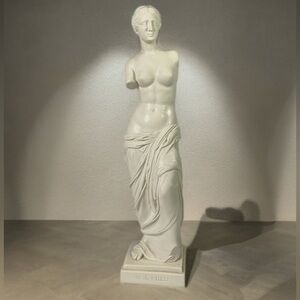 Vintage Elegant White Venus de Milo Statue/Sculpture 15.5”